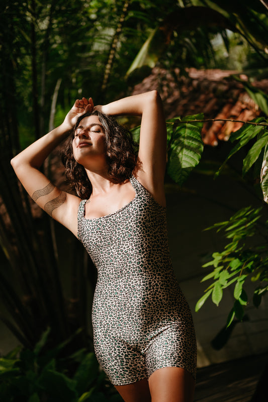 MACAQUINHO ONÇA TROPICAL OFF WHITE SELVA