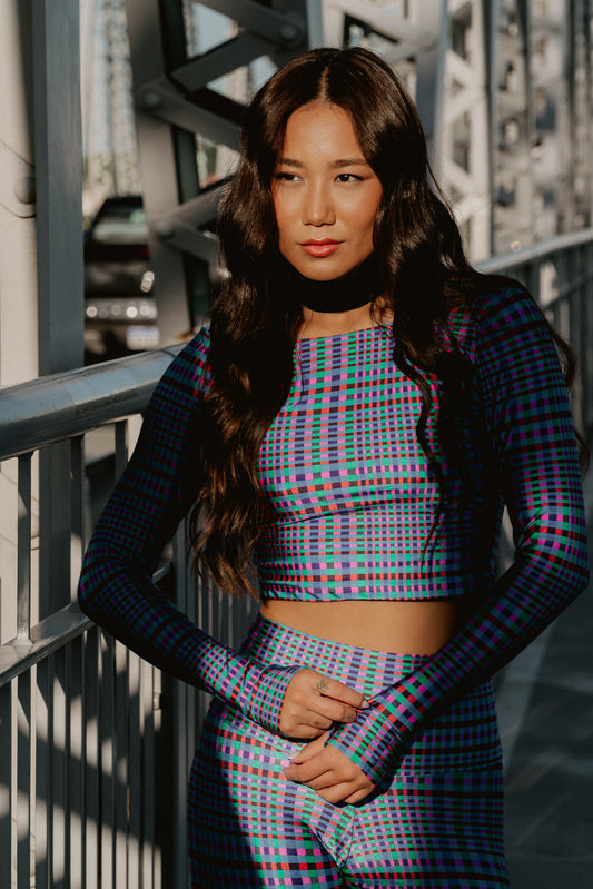 TOP CROPPED MANGA LONGA DEDINHO PIXEL