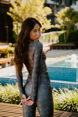 TOP CROPPED MANGA LONGA DEDINHO ASTRAL