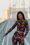 TOP CROPPED MANGA LONGA DEDINHO  NEON VIBES