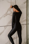 TOP CROPPED MANGA LONGA DEDINHO SHINY BLACK